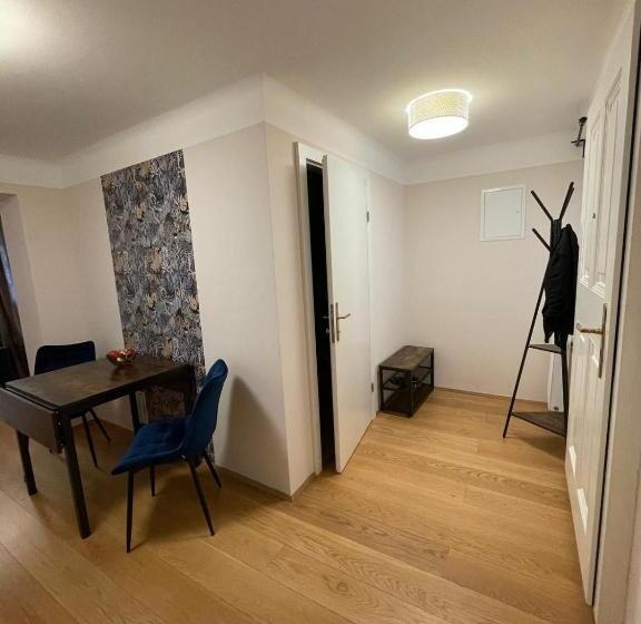 استودیوی استاندارد, Kh Mariahilf