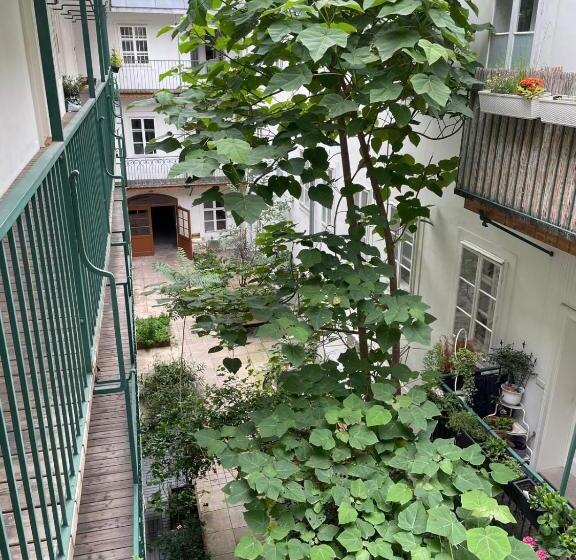 استودیوی استاندارد, Kh Mariahilf