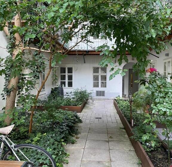 استودیوی استاندارد, Kh Mariahilf