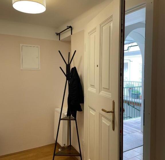 استودیوی استاندارد, Kh Mariahilf