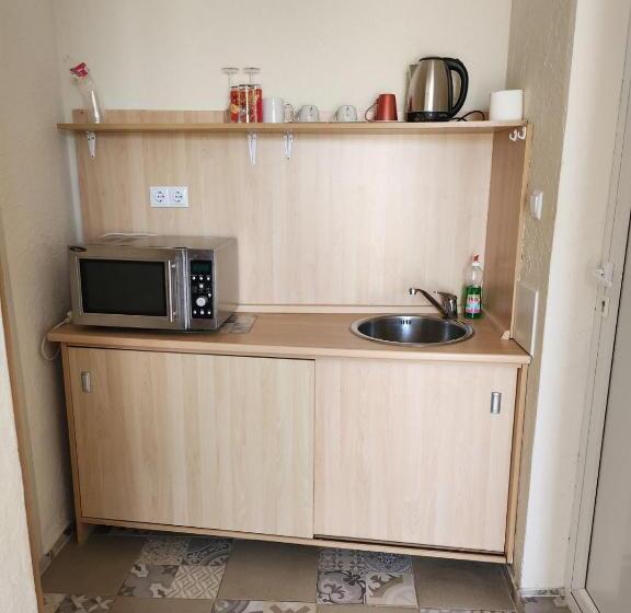 اتاق استاندارد سه تخته با بالکن, къща за гости азалия