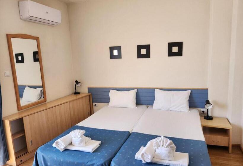 اتاق استاندارد سه تخته با بالکن, къща за гости азалия