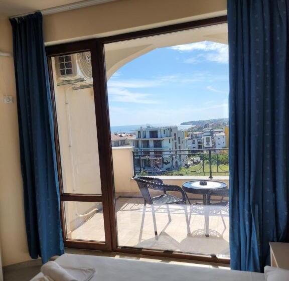 استودیو استاندارد با تراس, къща за гости азалия