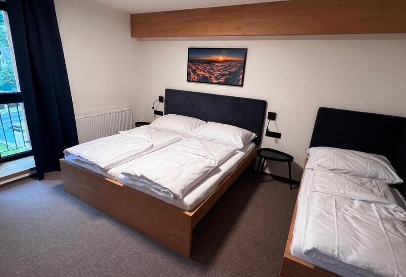 غرفة عائلية, Apartmány šestka