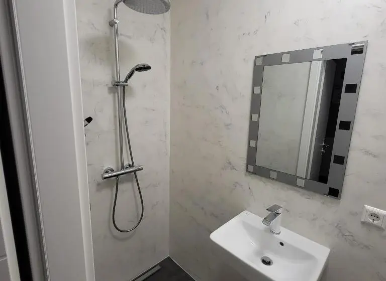 スタンダードルーム, Frankenthal City Apartment Mit Eigene Bad Und Kochmöglichkeit
