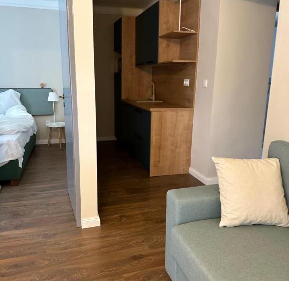 جناح عائلي, Délceg Réce Mini