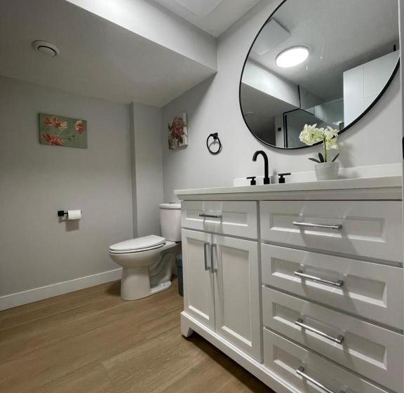 اتاق استاندارد, Flora S House