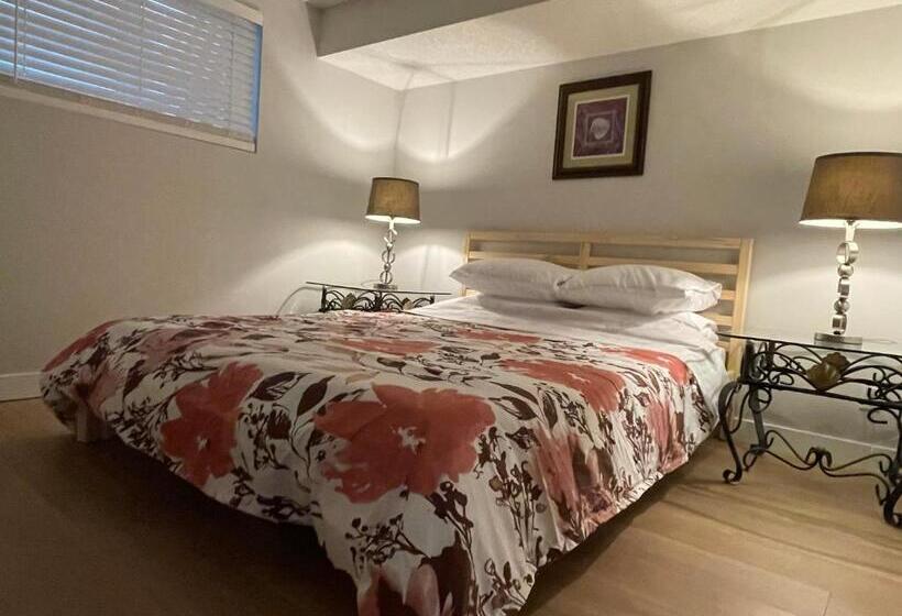 اتاق استاندارد, Flora S House