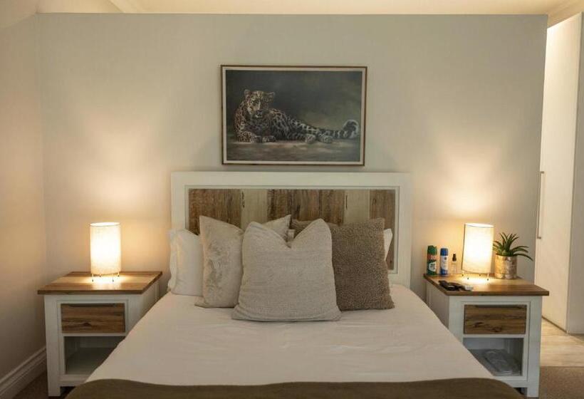 اتاق لوکس با تخت بزرگ, Ridgeway Place