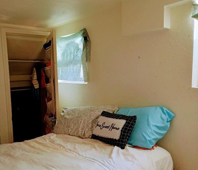 غرفة قياسية ثلاثية, Big Horn Motel