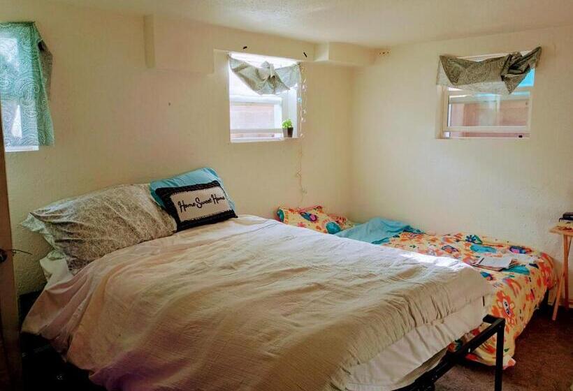 غرفة قياسية ثلاثية, Big Horn Motel