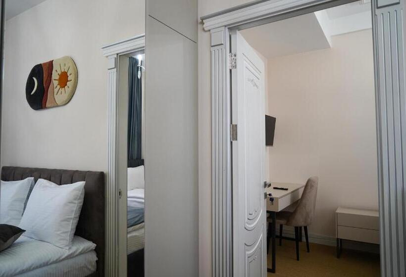 اتاق خانوادگی, Igit Plaza