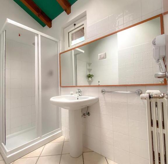 Трехместный Номер Стандарт с Балконом, Rrrapido