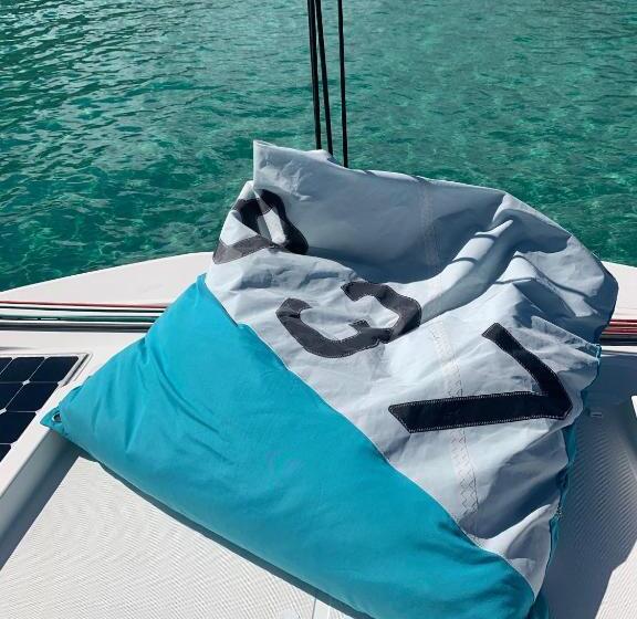 اتاق استاندارد چهار تخته, Room In Boat Undefined