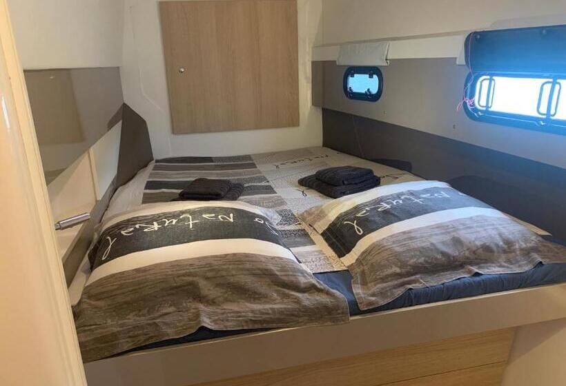 اتاق استاندارد چهار تخته, Room In Boat   Undefined