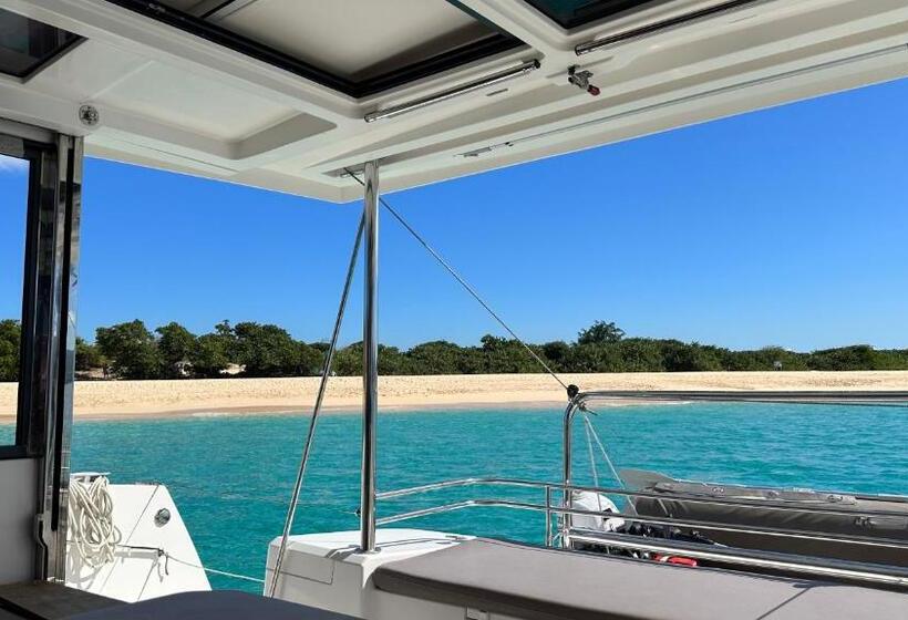 اتاق استاندارد چهار تخته, Room In Boat Undefined