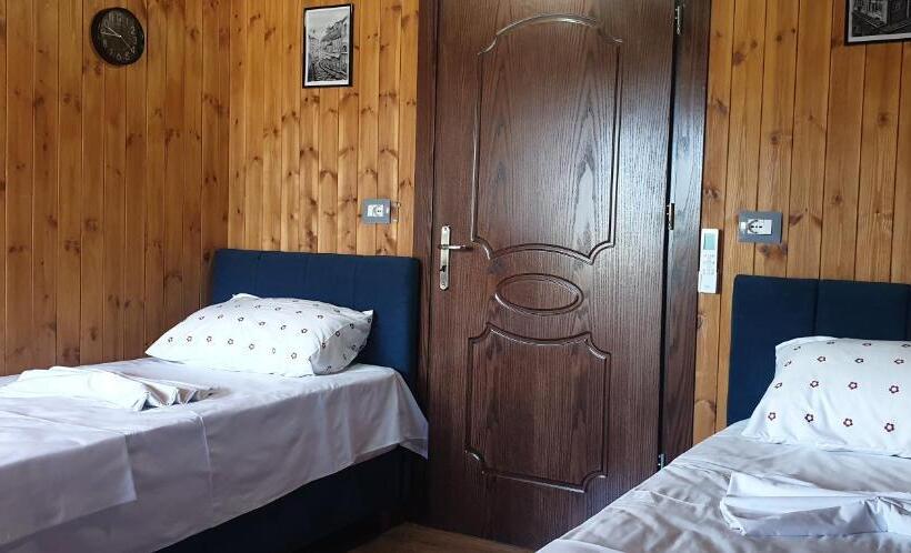 اتاق استاندارد با چشمانداز کوهستان, Shena Guest House