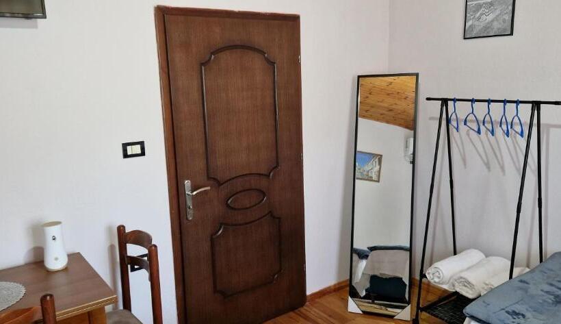 اتاق راحتی سه تخته, Shena Guest House