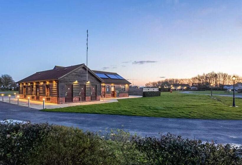 Дом 3 Спальни, Cakes Ale Holiday Park