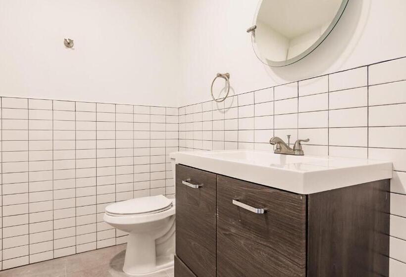 Кровать в Общей Комнате, Aerie Apartments