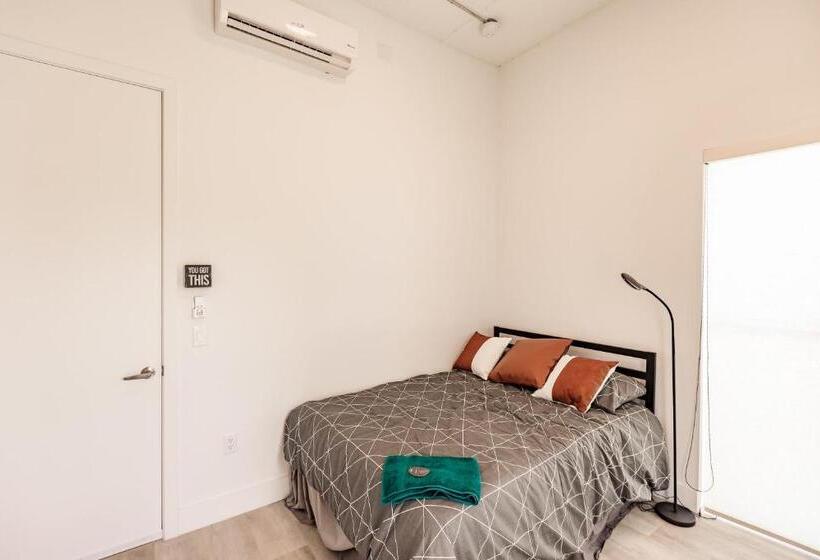 מיטה בחדר משותף, Aerie Apartments
