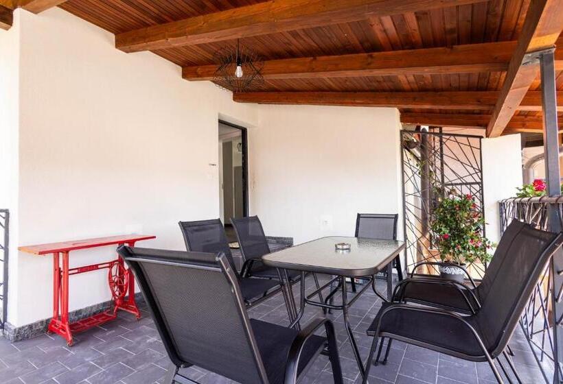 آپارتمان 1 خوابه, Apartments Nensi