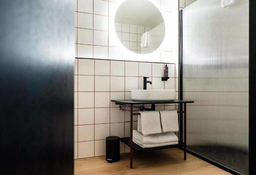 高级大房间, The Foundry