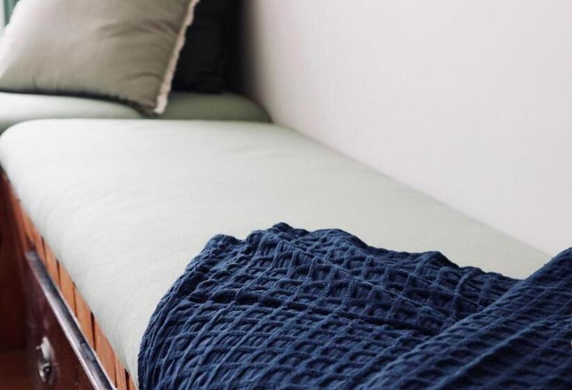 חדר דלוקס נוף לים, The London & Paris