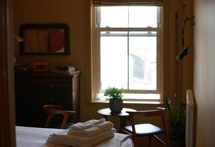 חדר סטנדרט נוף לים, The London & Paris