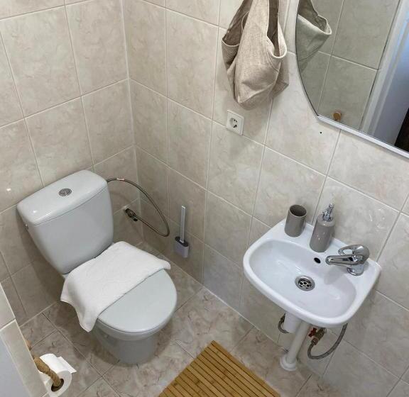 اتاق استاندارد چهارنفره با بالکن, Draugų Namai