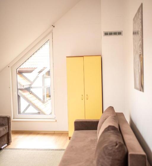 اتاق استاندارد چهار تخته, Draugų Namai