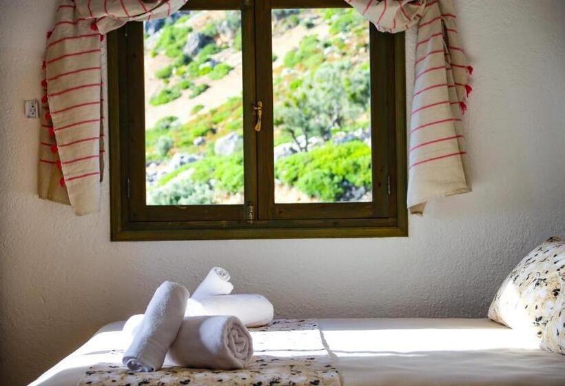 اتاق لوکس با بالکن, Haven Hills Social Club