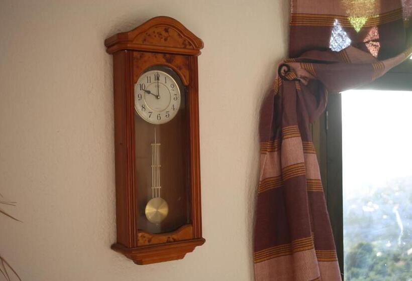 اتاق استاندارد با بالکن, Haven Hills Social Club