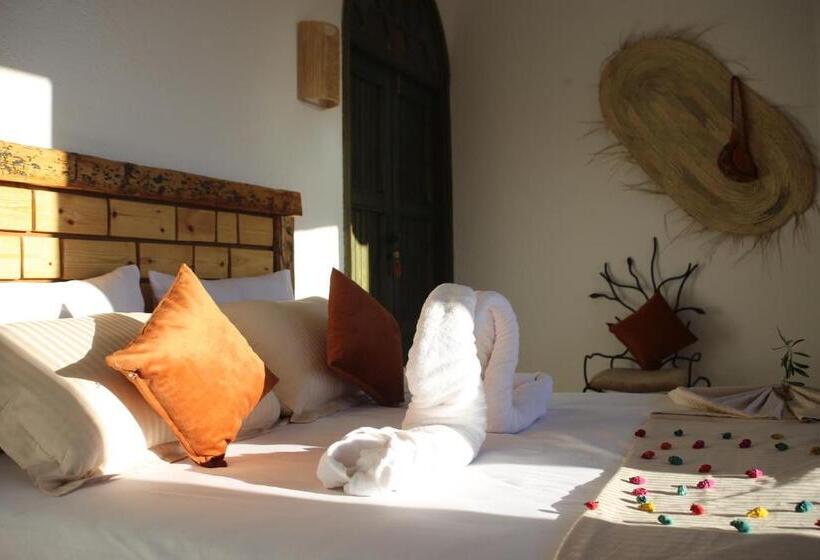 اتاق استاندارد با بالکن, Haven Hills Social Club