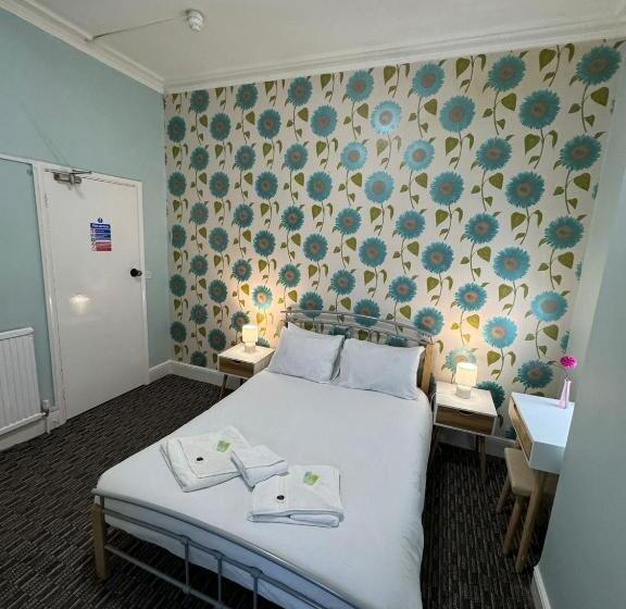 إستوديو قياسى, The Paradise Guest House