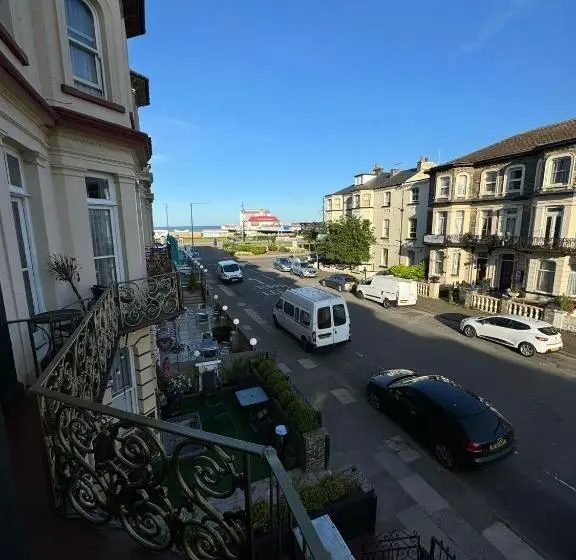 استودیوی استاندارد با چشم‌انداز دریا, The Paradise Guest House