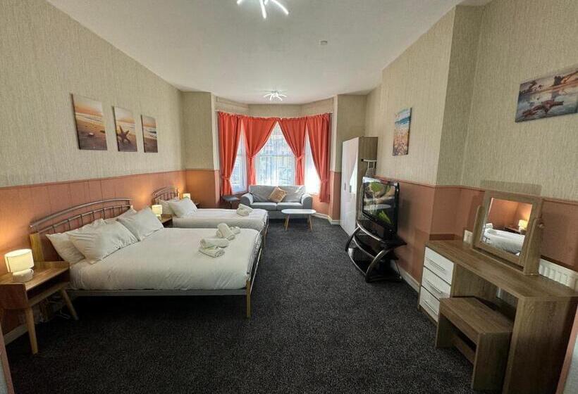 استودیوی سوپریور, The Paradise Guest House