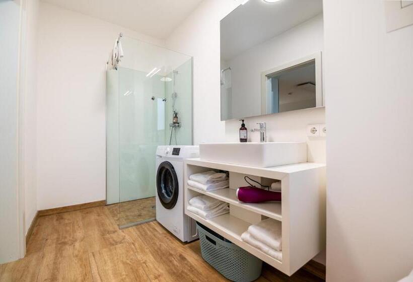 דירה בת חדר שינה 1 עם מרפסת, Shome Apartments Graz Ost   Self Check In & Free Parking