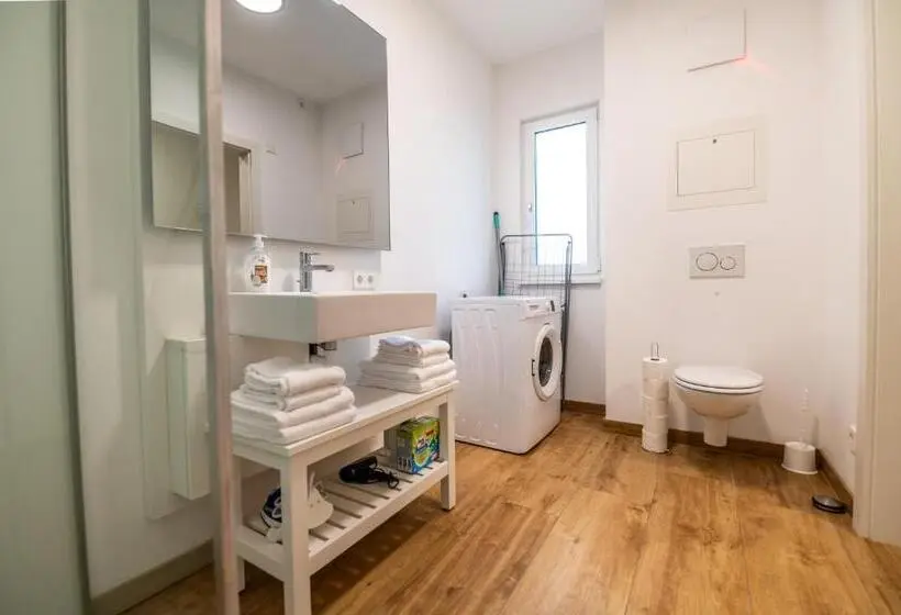 テラスつきの2ベッドルームアパートメント, Shome Apartments Graz Ost Self Check In & Free Parking