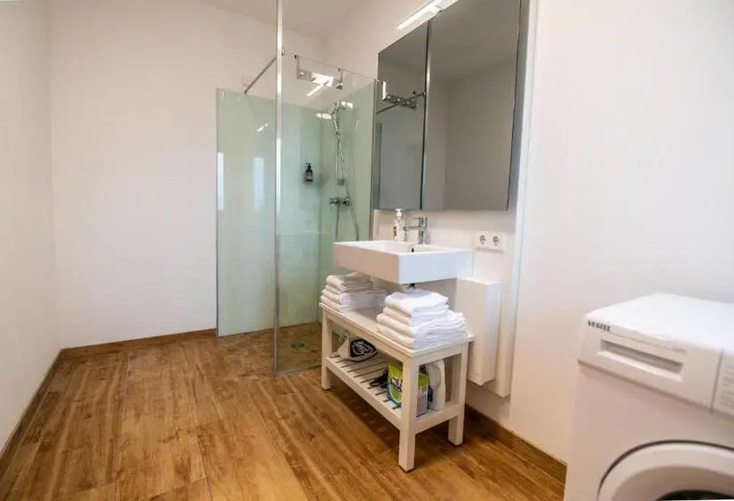テラスつきの2ベッドルームアパートメント, Shome Apartments Graz Ost Self Check In & Free Parking