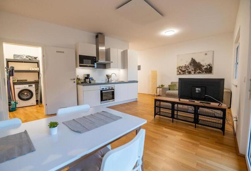 דירת שני חדרים עם מרפת, Shome Apartments Graz Ost   Self Check In & Free Parking