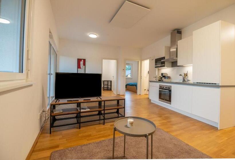 דירת שני חדרים עם מרפת, Shome Apartments Graz Ost   Self Check In & Free Parking