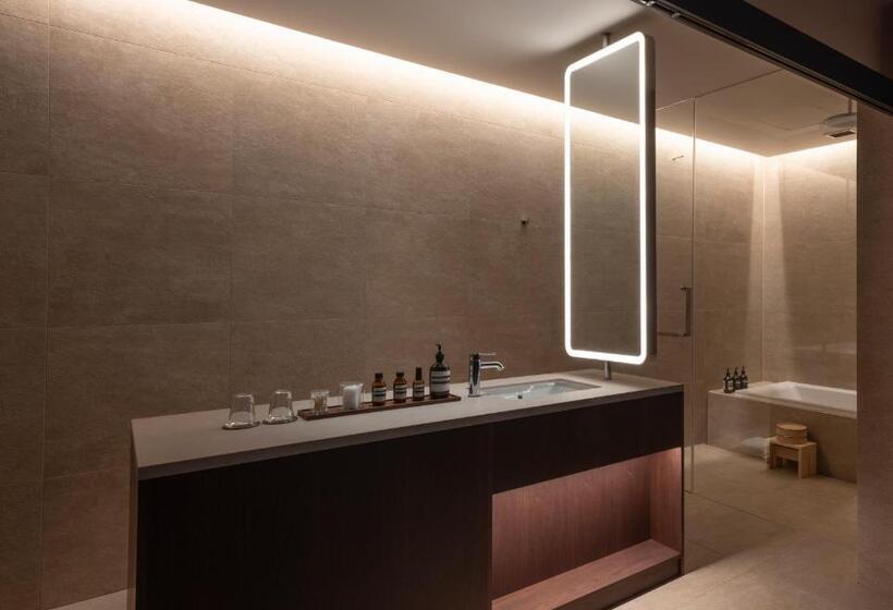 デラックスルーム, Not A Hotel Fukuoka