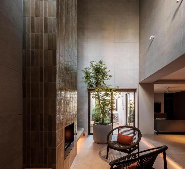 デラックスルーム, Not A Hotel Fukuoka