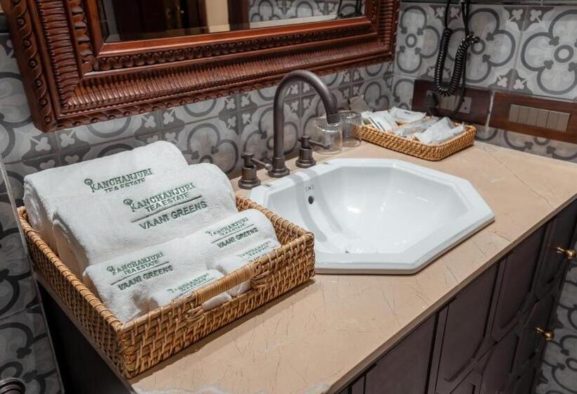 キングサイズベッドのデラックススイート, Vaani Greens Resort, Kaziranga