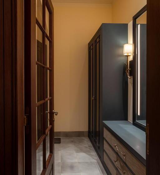 キングサイズベッドのデラックススイート, Vaani Greens Resort, Kaziranga