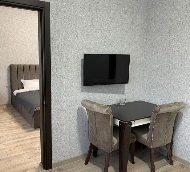 سوییت, ні пуху, ні пера!