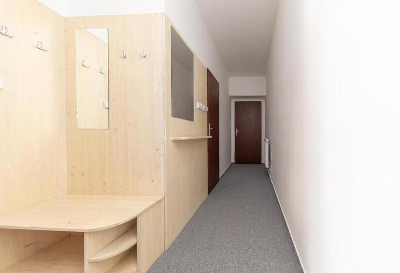 חדר משפחתי, Pivovar Polička