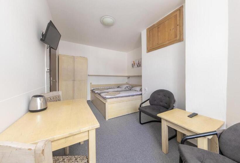 חדר משפחתי, Pivovar Polička