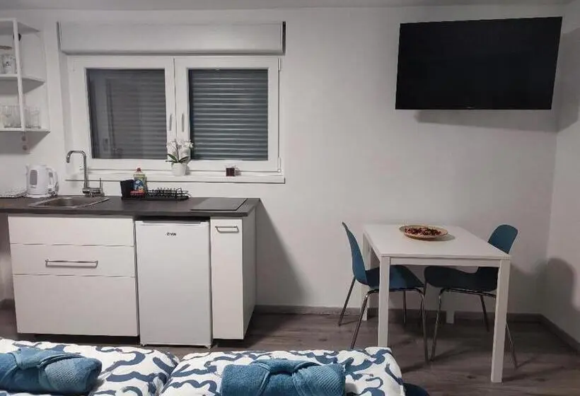 استودیوی استاندارد, Tilka`s House